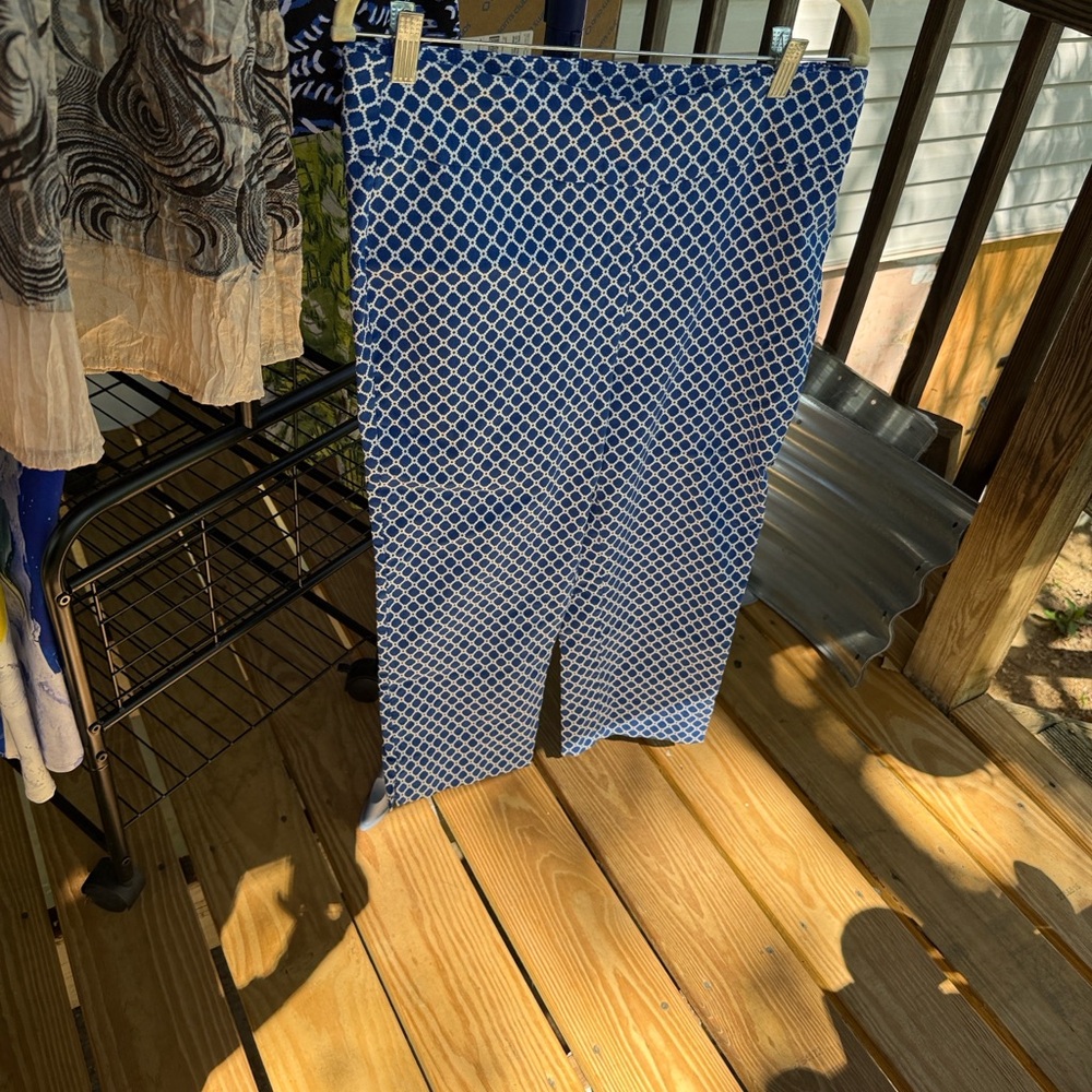 Merra Lane Women’s 14w Capri stretch pants royal blue/wht 17”w, 31”L & 20.5 Ins.